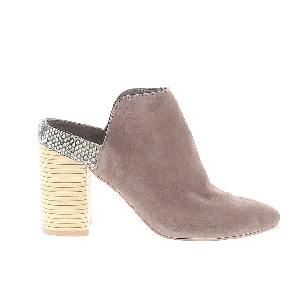 Dolce Vita boho mule style slip-on 3.5” light grey and tan heel. Size 6.